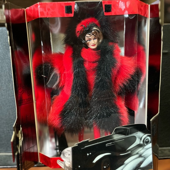 Disney Cruella DeVil doll - Picture 2 of 4